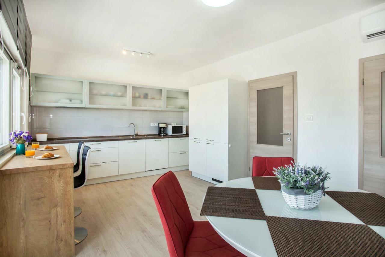 Ac Apartment With 2 Bedrooms And 2 Bathrooms-Free Private Parking Split Extérieur photo